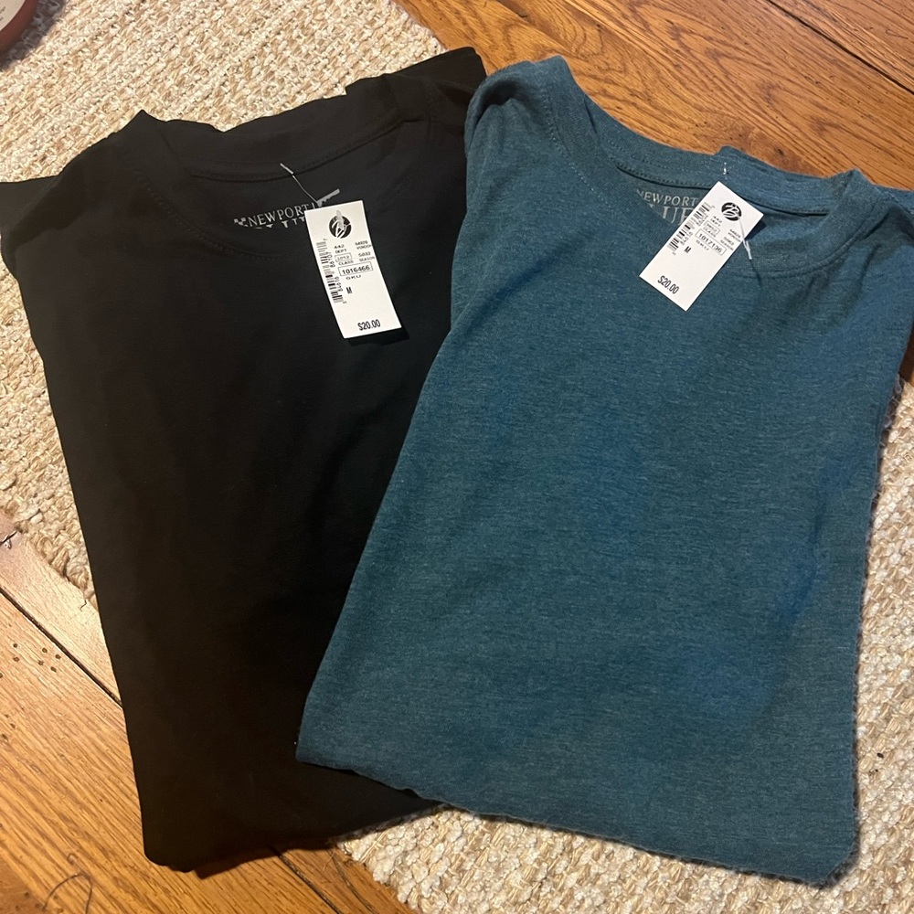 2 short sleeve shirts